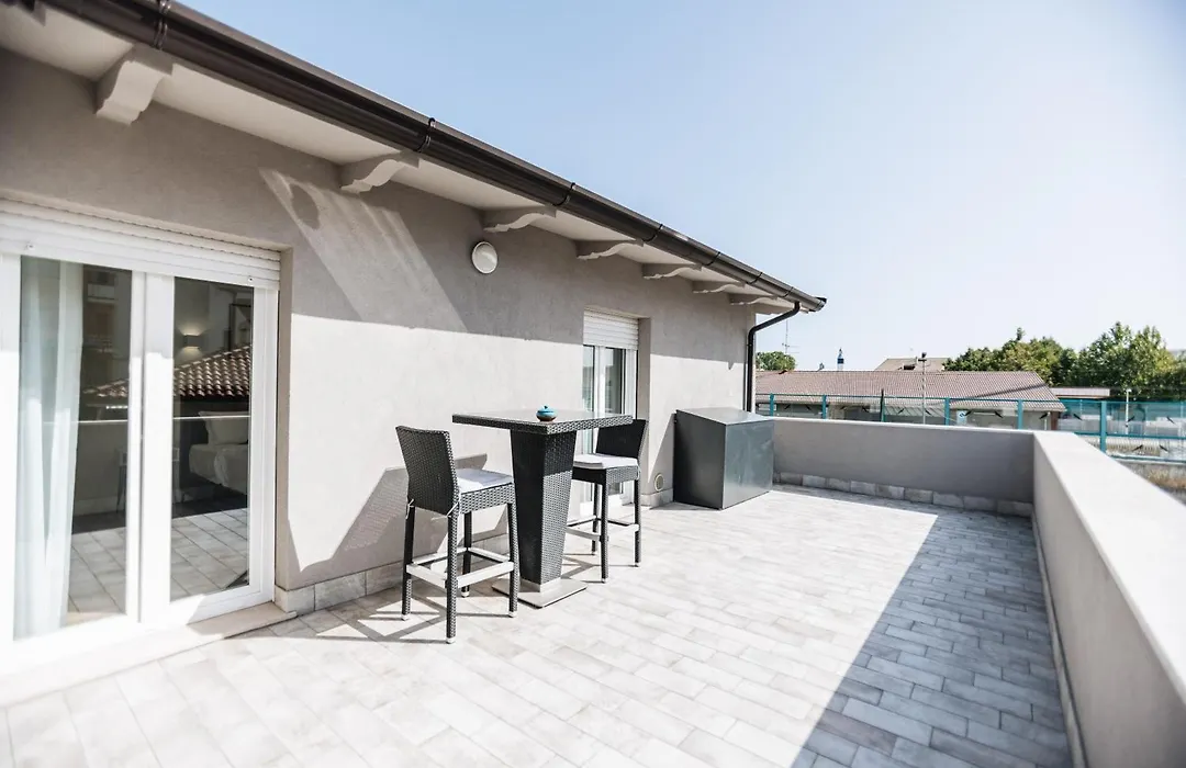 Centoquindici Rooms&Suite-1