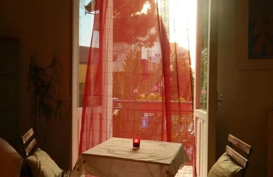 Bed And Roses-1