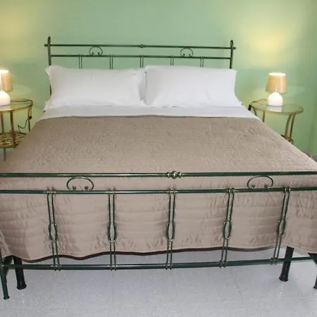 Ari B&B-2