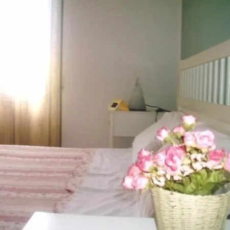 Bed And Roses-3
